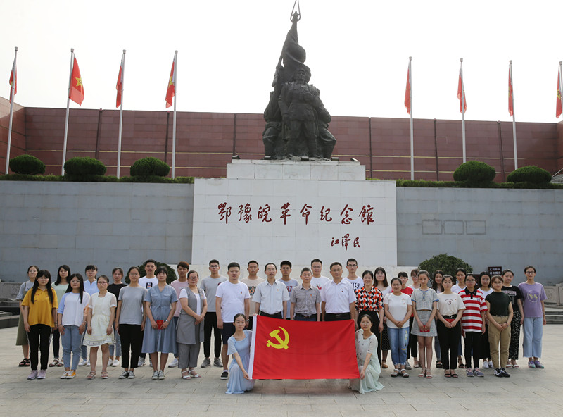 玩滚球的十大正规平台“不忘初心 牢记使命”七一主题党日活动_副本.jpg